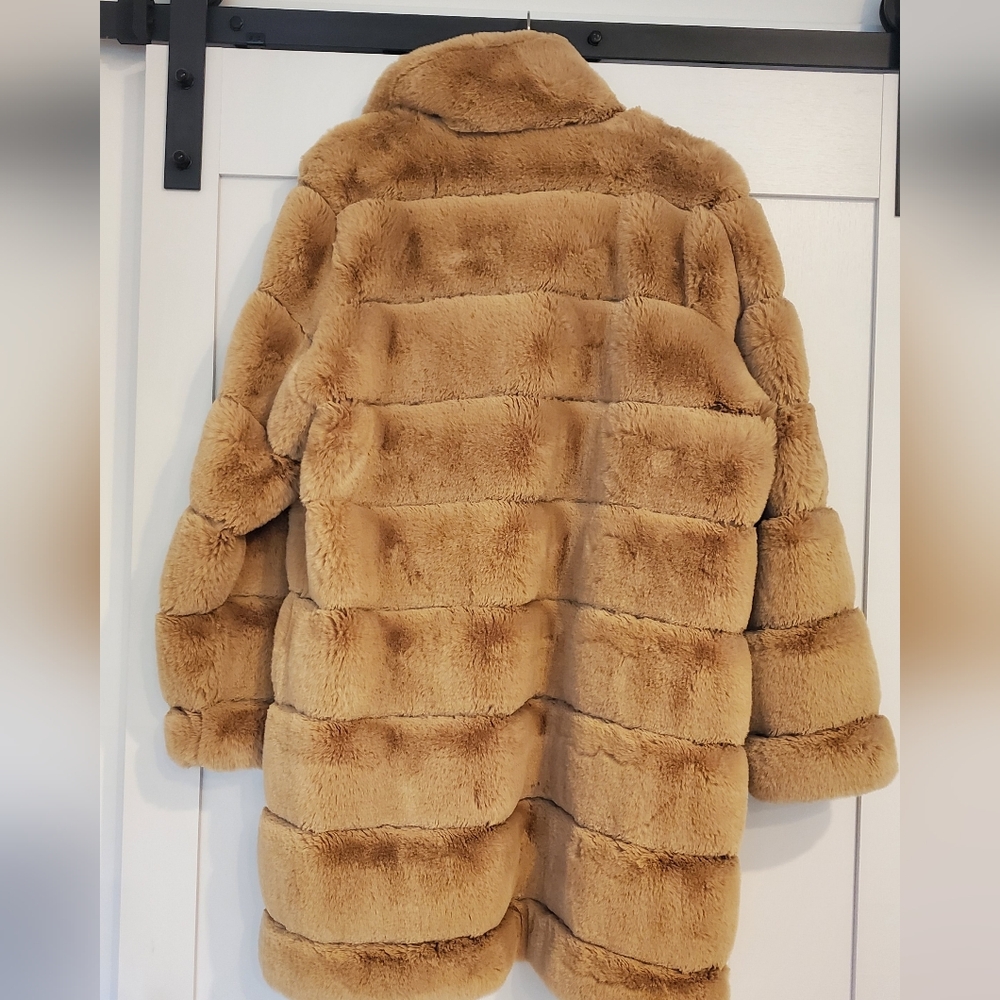 BCBGMaxAzria Tan Teddy Jacket Plush Faux Fur - Picture 9 of 9
